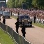 Iring-iringan Mobil Meghan Markle Disambut Meriah Warga Inggris