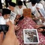 Air Mata di Pemakaman Menantu Hatta Rajasa