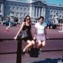 Foto Jadul Meghan Markle di Depan Buckingham Jadi Viral