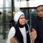 Ibunda Zumi Zola Menangis Setelah Diperiksa KPK