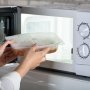 Microwave Sebabkan Kanker dan Hilangkan Nutrisi Makanan? Ini Faktanya
