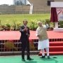 Asiknya Jokowi dan PM India Main Layangan di Monas