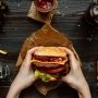 Anak Sering Lihat Iklan Makanan Cepat Saji, Ini Dampak Buruknya