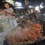 Korban Tsunami Banten dan Lampung Dapat Kiriman 1,4 Ton Rendang