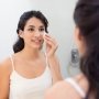 Viral! Wanita Ini Angkat Make Up Pakai Cara Ekstrem Tapi Hemat Pembersih, Berani Coba?
