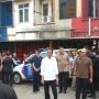 Jokowi Bagi-bagi Beras dan Gula di Terminal Cibinong