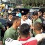 Jokowi Mendadak Bagi-bagi Sarung ke Pemudik di Terminal Bogor
