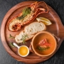 Tak Mau Ribet Makan Lobster? Resto Ini Sediakan Jasa Pengupas
