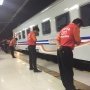 Salam Khusus Petugas KAI Antar Pemudik Kereta Api
