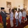 Cerita Tukang Becak Pakai Sendal Jepit Lebaran ke Jokowi