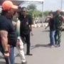 Saling Acungkan Badik, Ribut Sopir Taksi Bikin Heboh Bandara