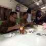 Jelang Pencoblosan, Sudirman Said Makan di Warteg dengan Anies