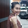 Nyoblos Bareng Keluarga, Ayu Ting Ting : Semoga Nggak Salah Pilih