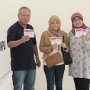 Menteri PUPR Basuki Nyoblos Bersama Keluarga di Bekasi