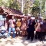 Tak Punya Uang, Mereka Jalan Kaki Turun Gunung 3 Jam Demi Pilkada