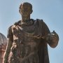 Ada yang Aneh di Kepala Julius Caesar?