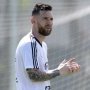 Tevez: Jangan Pensiun Dulu, Messi!