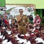 Anies di depan Murid SD : Perkenalkan, Saya Gubernur DKI Jakarta