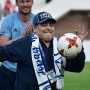 Maradona Klaim Bisa Berikan Trofi kepada Manchester United