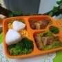 Ibu Wajib Tahu! Ini Manfaat Anak Bawa Bekal Sekolah