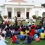 Jokowi Ajak Ratusan Anak-anak Bermain di Halaman Istana, Ada Apa?