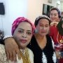 Mencolok, Keluarga dengan Tumpukan Emas Ini Jadi Viral