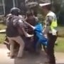 Polisi Hentikan Pengendara Motor Bonceng 3, Ternyata Bawa Jenazah