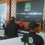 Pria Baju Hitam Paksa PNS Dukung Pj Wali Kota Bekasi Mundur