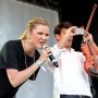 Gangguan Saraf, Grace Chatto Absen di Konser Clean Bandit