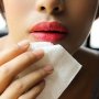 Awas! Keseringan Mencoba Tester Lipstik Bisa Bahayakan Diri