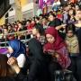 Asian Games : Tak Dapat Kursi, Penonton Duduk di Anak Tangga
