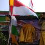 Rayakan HUT RI ke-73, Manusia Emas Ini Hormat Bendera 73 Menit