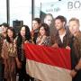 Bendera Merah Putih dan Nasi Goreng di Konser Boyzone