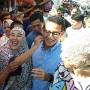 Sandiaga Uno Jadi Rebutan Emak-emak di Pasar Terong Makassar