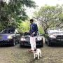 Pose Kece Richard Muljadi dengan Mobil Mewah