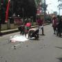 Sopir Mobil Mewah Tabrak Mati Pemotor yang Acungkan Jari Tengah