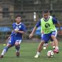 Gelandang Persib Ini Manfaatkan Perabot Rumah untuk Bantu Latihan