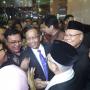 Ma'ruf Amin dan Mahfud MD Tak Sengaja Bertemu dan Berpelukan