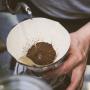 Minum Kopi Pakai Gula Putih atau Gula Aren, Lebih Sehat Mana?
