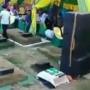 Sereeem... Heboh Viral Pesta Pernikahan di Kuburan