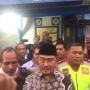 Dibujuk Jimly Asshiddiqie, Agustinus Turun dari Papan Reklame