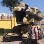 Bikin Kacau, Lelaki Ini Kendarai Robot Raksasa di Jalanan