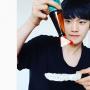 Pria Korea Ini Viralkan Makan Kerupuk Pakai Kecap ala Indonesia