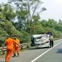 Kecelakaan di KM 77 Tol Cipularang, Satu Minibus Ringsek Parah