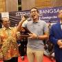 Sandiaga Uno Gigit Vandel Kenang-kenangan, Mahasiswa Geger