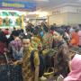 Penjual Batik Thamrin City ke Sandiaga: Borong di Sini Pak!