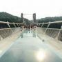 Berjalan di Jembatan Gantung Kaca di Cina, Tantangan Nih!