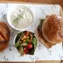 Lezatnya Burger Schnitzel Khas Bavaria di Restoran Kicir-Kicir