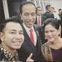 Bahagianya Raffi Ahmad Foto dengan Jokowi dan Jusuf Kalla