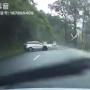 Detik-Detik Mobil Tertimpa Batu Yang Jatuh Dari Atas Tebing